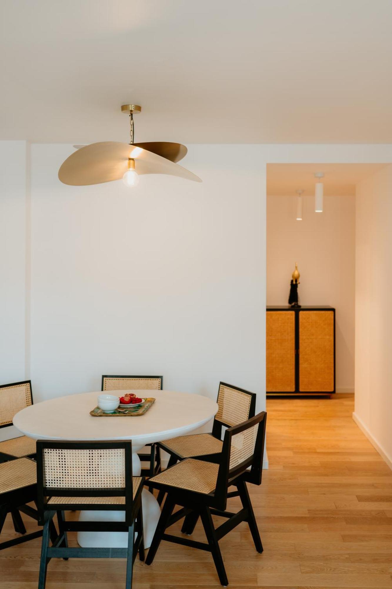 Mary Pink - No 3a - Glowing Two-bedroom Appartement