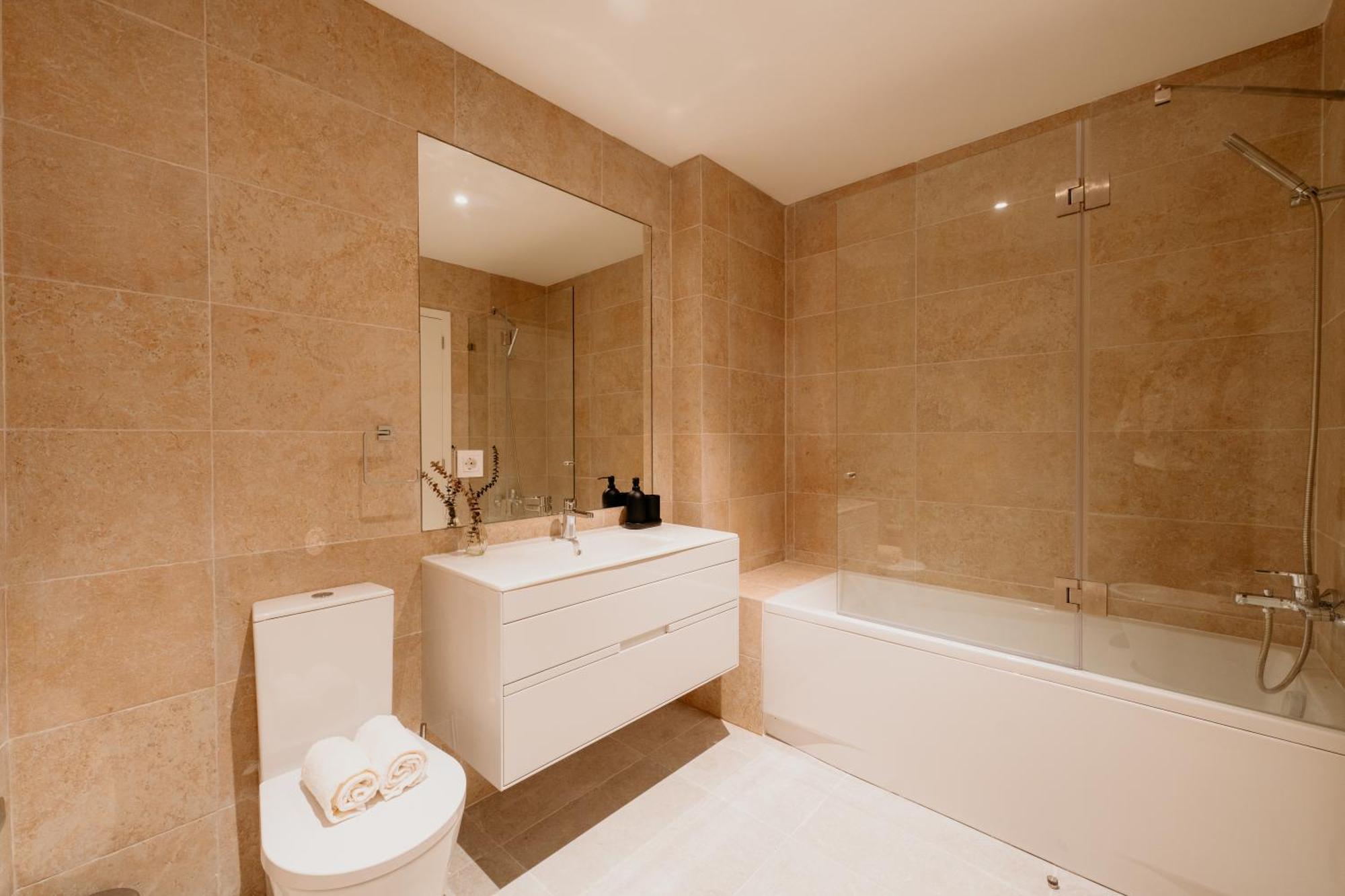 Mary Pink - No 3a - Glowing Two-bedroom Appartement *