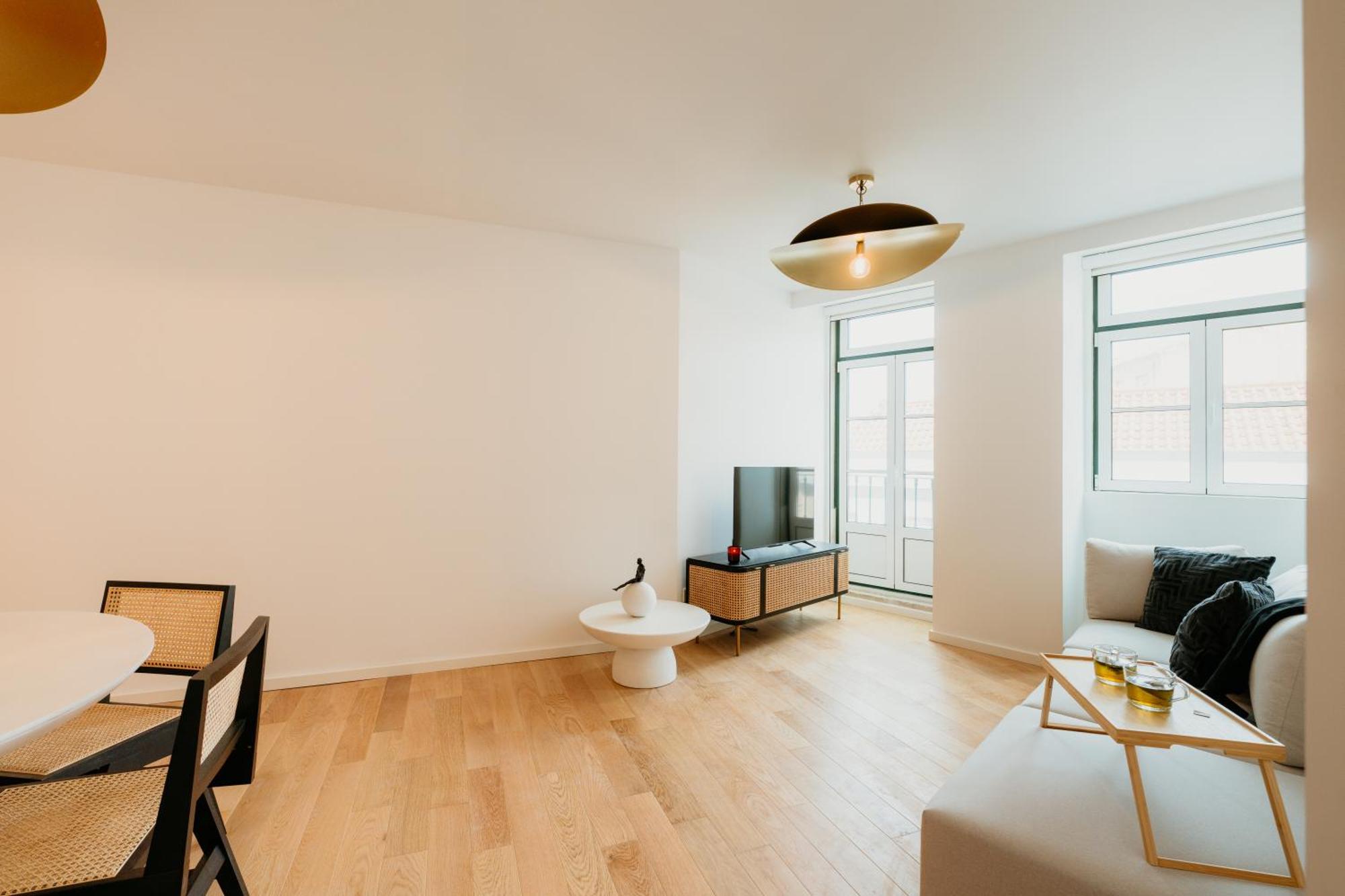Mary Pink - No 3a - Glowing Two-bedroom Appartement *